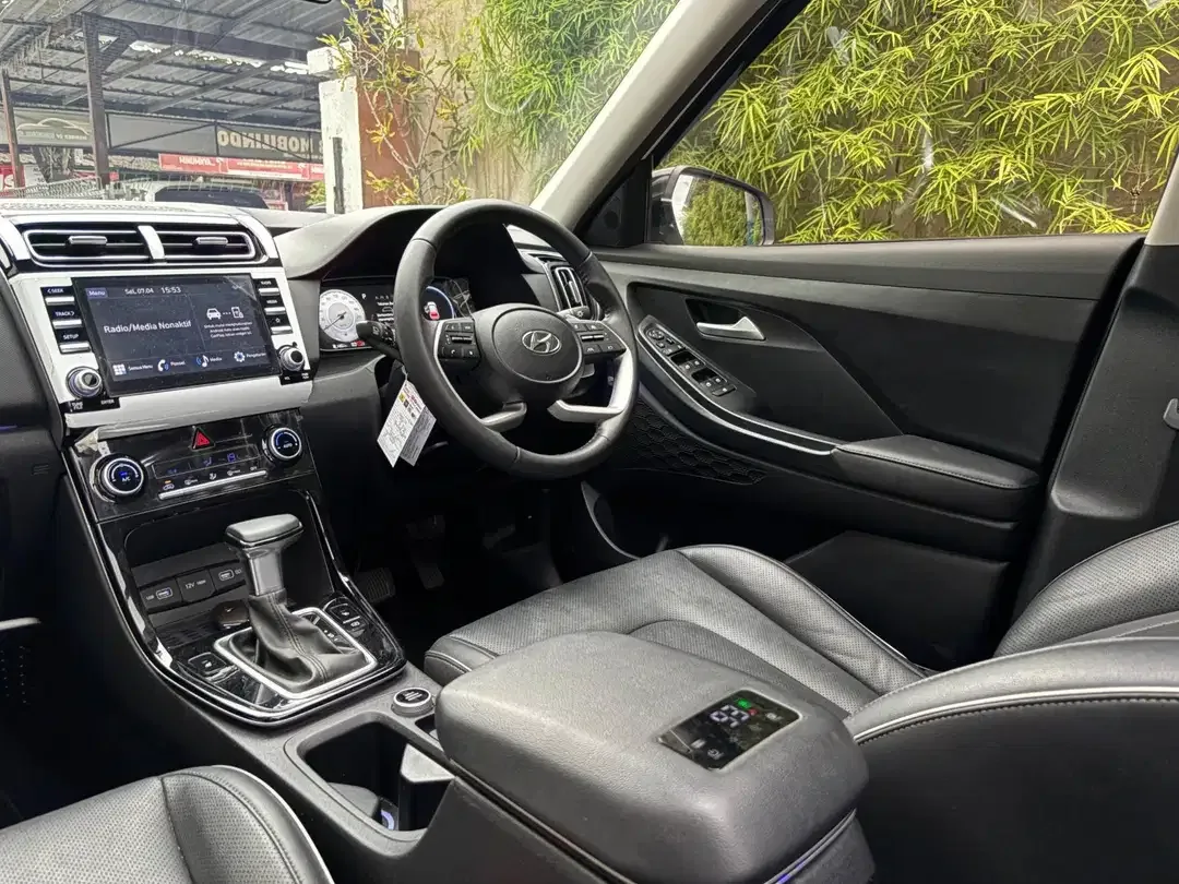 Hyundai Creta Prime AT 2023 Two Tone Putih - Image 8 of 10
