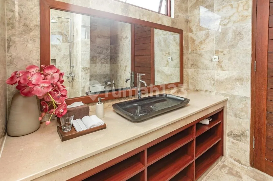 For Lease Luxury Modern Villa With Big Stunning Pool And Sea View 3 Floor In Goa Gong, Jimbaran - Image 3 of 4