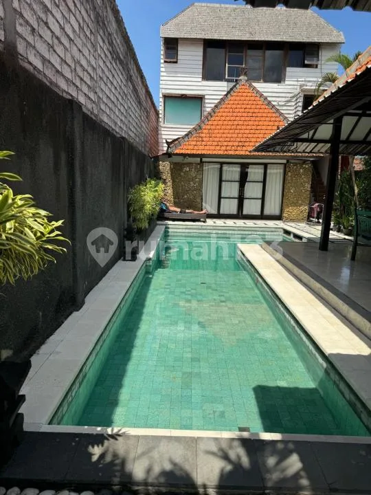 5 Kamar Tidur Villa Ekslusif Luas dengan Udara Sejuk Jimbaran - Image 3 of 4