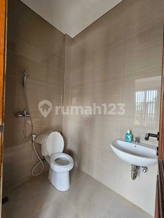 Rumah 2 Lantai Kondisi Bagus Siap Huni Kosongan Lokasi Strategis Ditengah Kota Denpasar Selatan Dekat Supermarket,rs,sekolah, Universitas,mall Dan Wisata Pantai Diarea Renon - Image 2 of 4