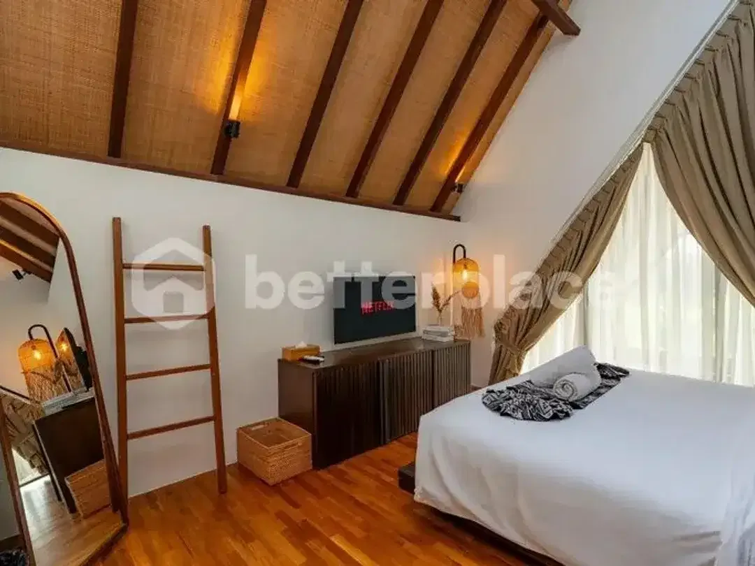 Tropical Glass Retreat — 2BR Leasehold Villa in Kerobokan - Image 10 of 10