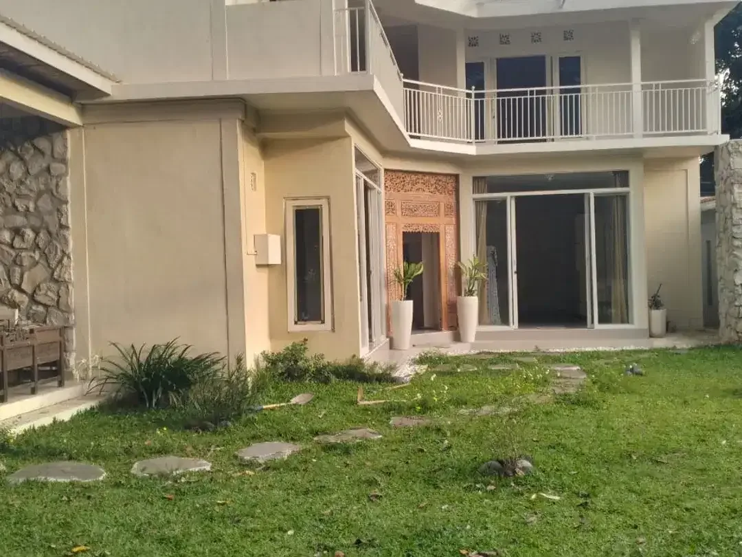 VILLA 2 LANTAI DI JL AYANI UTARA DENPASAR UTARA DEKAT TAMAN & RS - Image 1 of 10