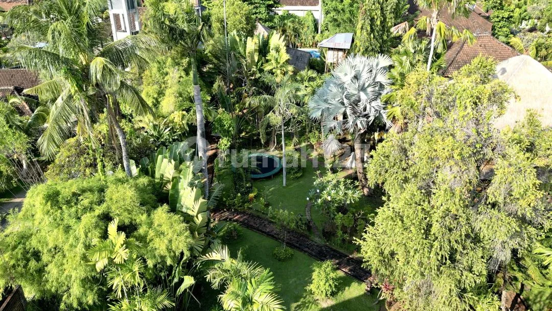 Rumah Kita Estate. Two Traditional Balinese Villa's, Swimming Pool & Wonderful Detailed Garden, 150 Meters From The See. Set On 1,875 MÂ² In Lovina, North Bali. - Image 2 of 4