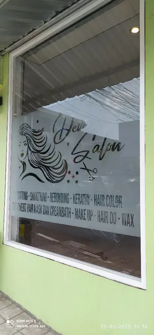 Menunjang kecantikan tampilan kaca kantor pasang sticker sunblas aja - Image 2 of 3