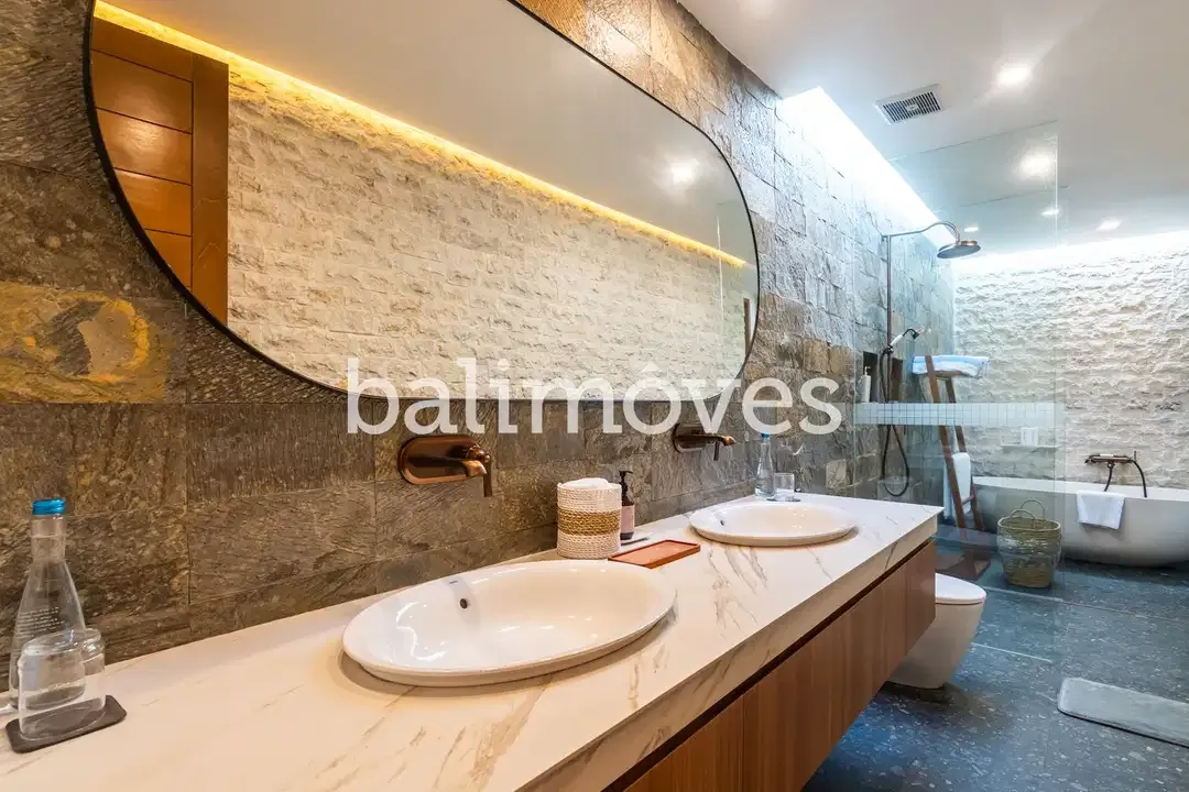 Vila Modern Tiga Kamar Tidur Dalam Kompleks Di Tepi Pantai Sanur - Image 3 of 10