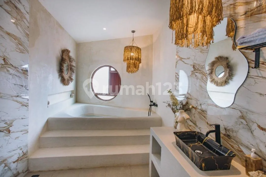 Dijual / Disewakan - Romantic Villa di Tibubeneng, Canggu - Image 3 of 4
