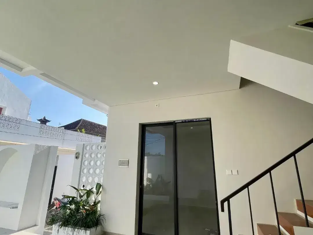 Freehold A Brand-New 3-STORY Luxurious Mediterranean-Style Villa Close To Melasti Beach and GWK Bali - Image 9 of 10