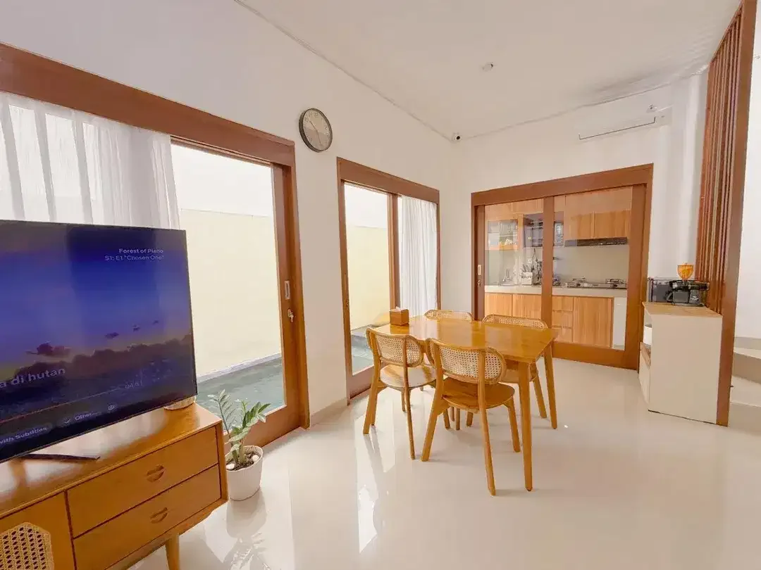 FOR RENT VILLA BARU 4 BR KAWASAN TENANG ONE GATE SECURITY DI JIMBARAN - Image 8 of 10