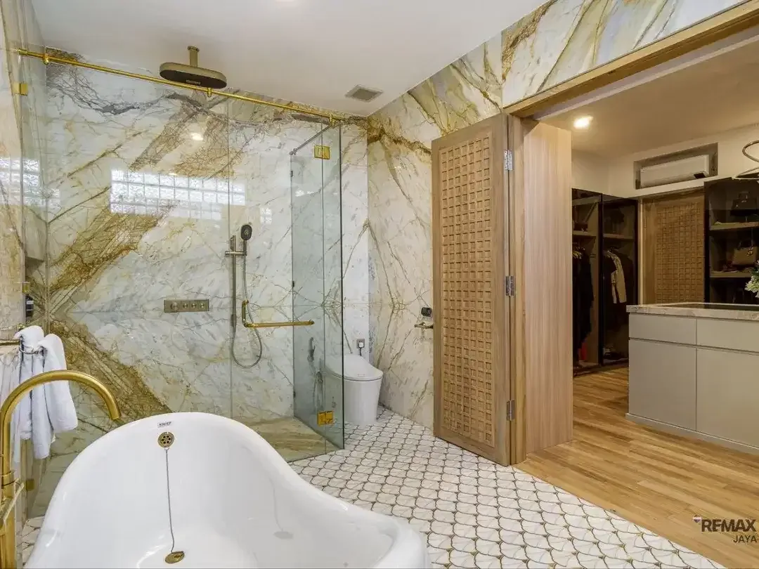 Three Bedroom Luxury Modern Villa For Sale In Seminyak, Kuta - Image 8 of 10
