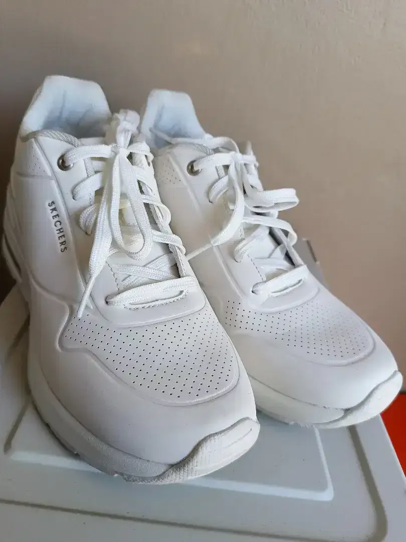 Sepatu skechers size 39 - Image 1 of 3