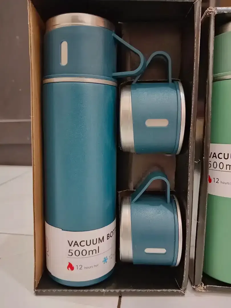 60rb SEPAKET(BARU)Termos Sultan Vacuum Flask Set 500ml Free 3cangkir - Image 4 of 5