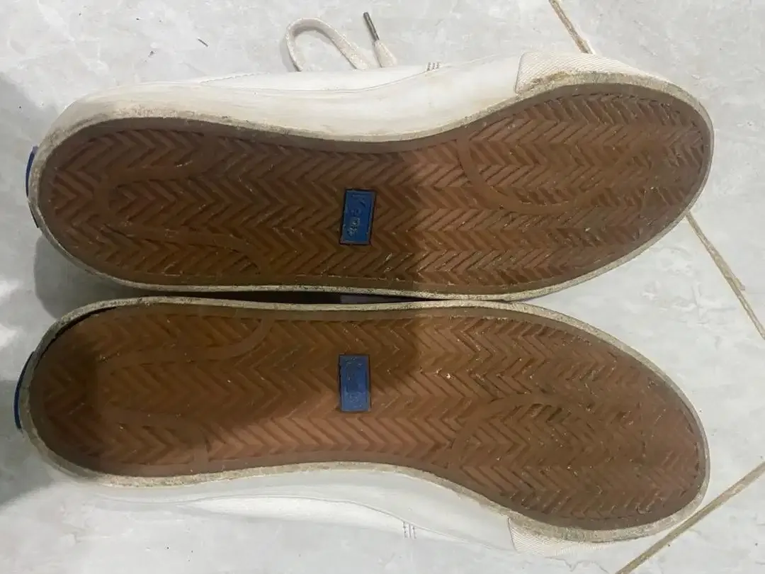 Sepatu merk keds putih - Image 2 of 2