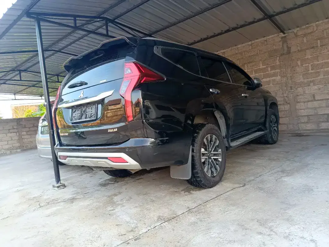 PAJERO SPORT DAKAR 2.4 AT 2021 | TANGAN 1 | SERVICE ATPM | PRIBADI - Image 3 of 10