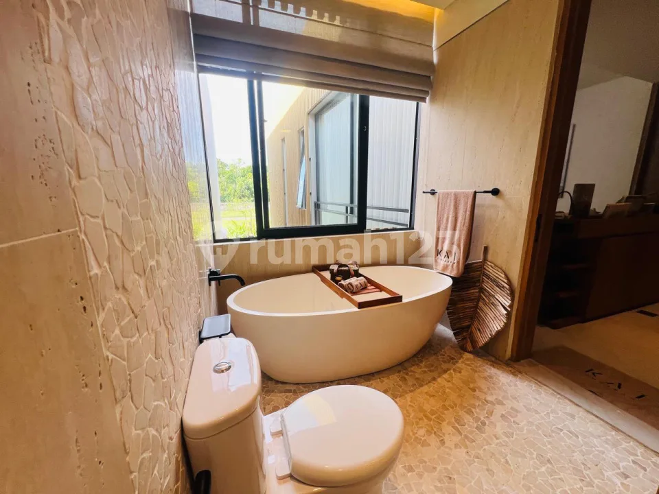Villa Modern Minimalist Strategis Dekat Pantai - Image 2 of 4