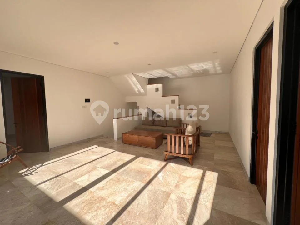 Villa 2 Lantai Di Dekat Pantai Berawa Ekslusif - Image 3 of 4