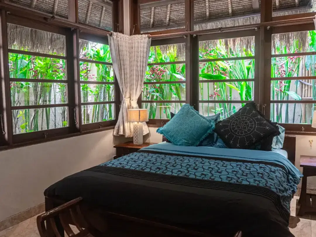 Leasehold - Tropical Estate with Huge Garden - Walking Distance to Berawa Beach, Canggu, Bali - Image 3 of 10