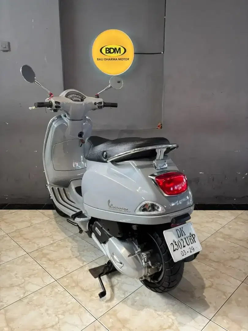 DP 500k / BUNGA MENURUN 2% / PIAGGIO VESPA LX 125 TAHUN 2023 - Image 3 of 7