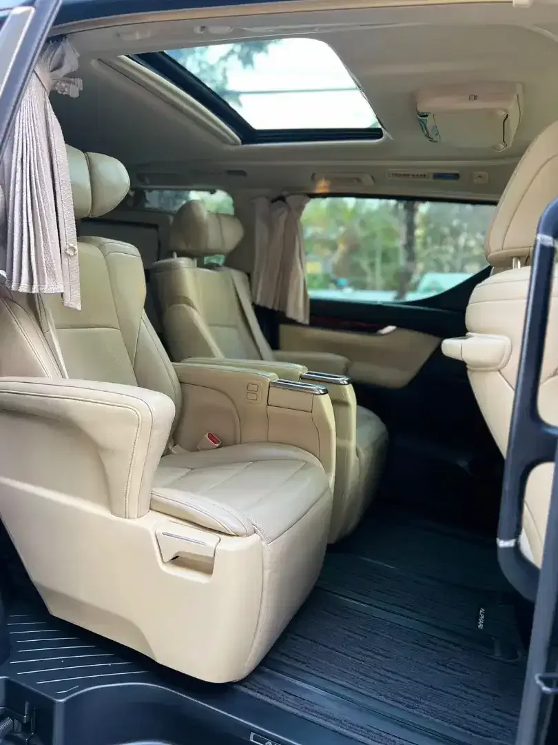 Toyota Alphard G 2015 - Image 8 of 10