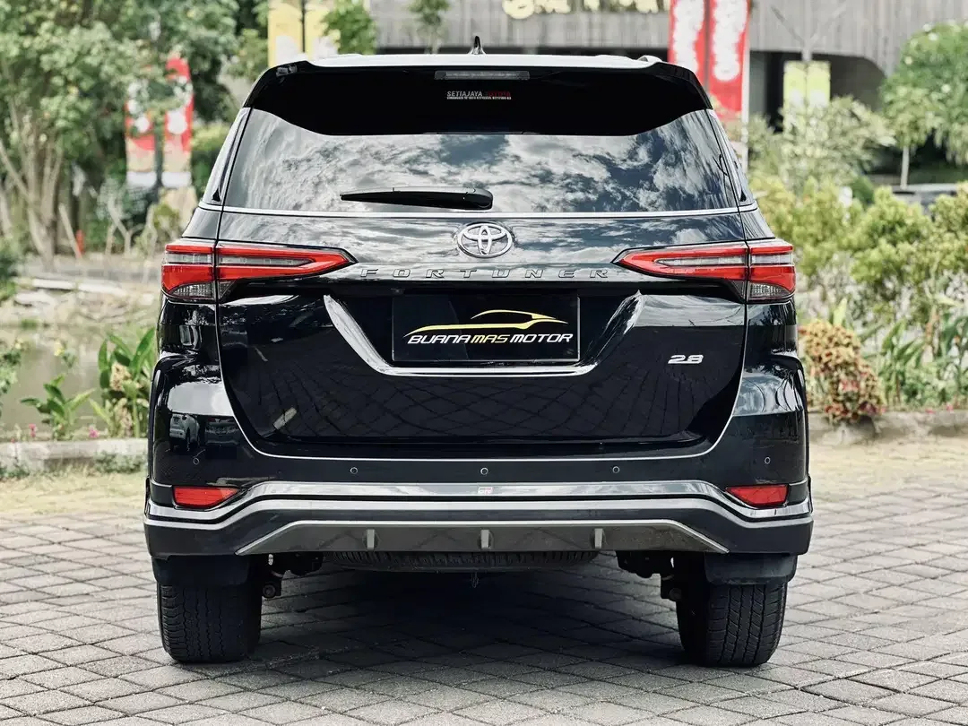 FORTUNER 2.8 GR TSS LEGENDER 2024 HITAM - Image 6 of 10
