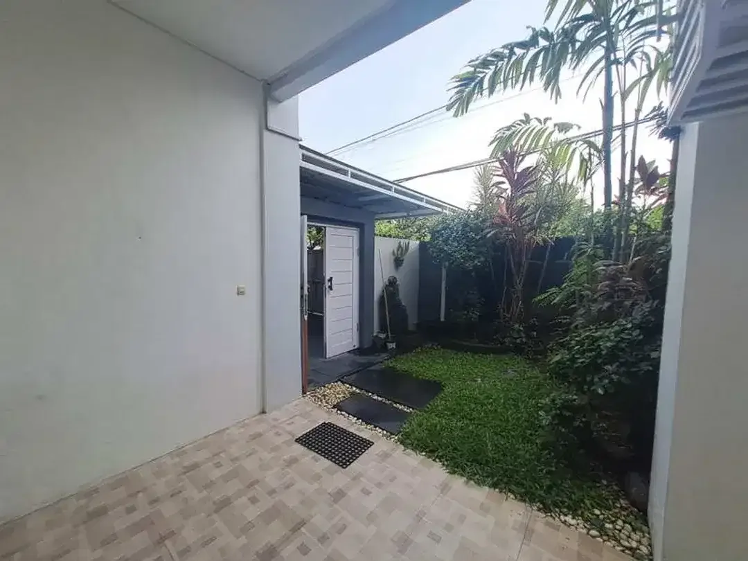 Contemporary Comfort and Prime Location - Image 3 of 10