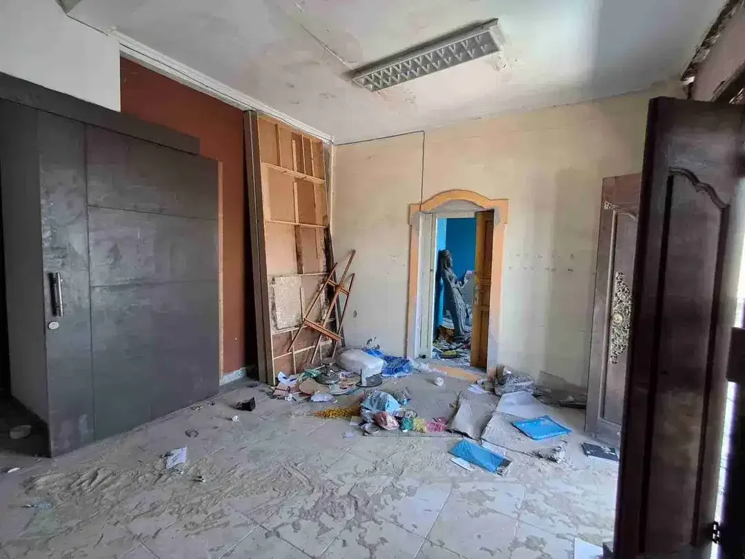 DI JUAL CEPAT TANAH BANGUNAN 2LANTAI DI JL. DANAU TEMPE, SIDAKARYA - DENPASAR SELATAN

SPESIFIKASI :

LT : 458m²

LB : 465m²

Pos Satpam 9m²

Lobby 

7 Kamar Bawah

11Kamar Atas

1 Office

Jalan - Image 4 of 10