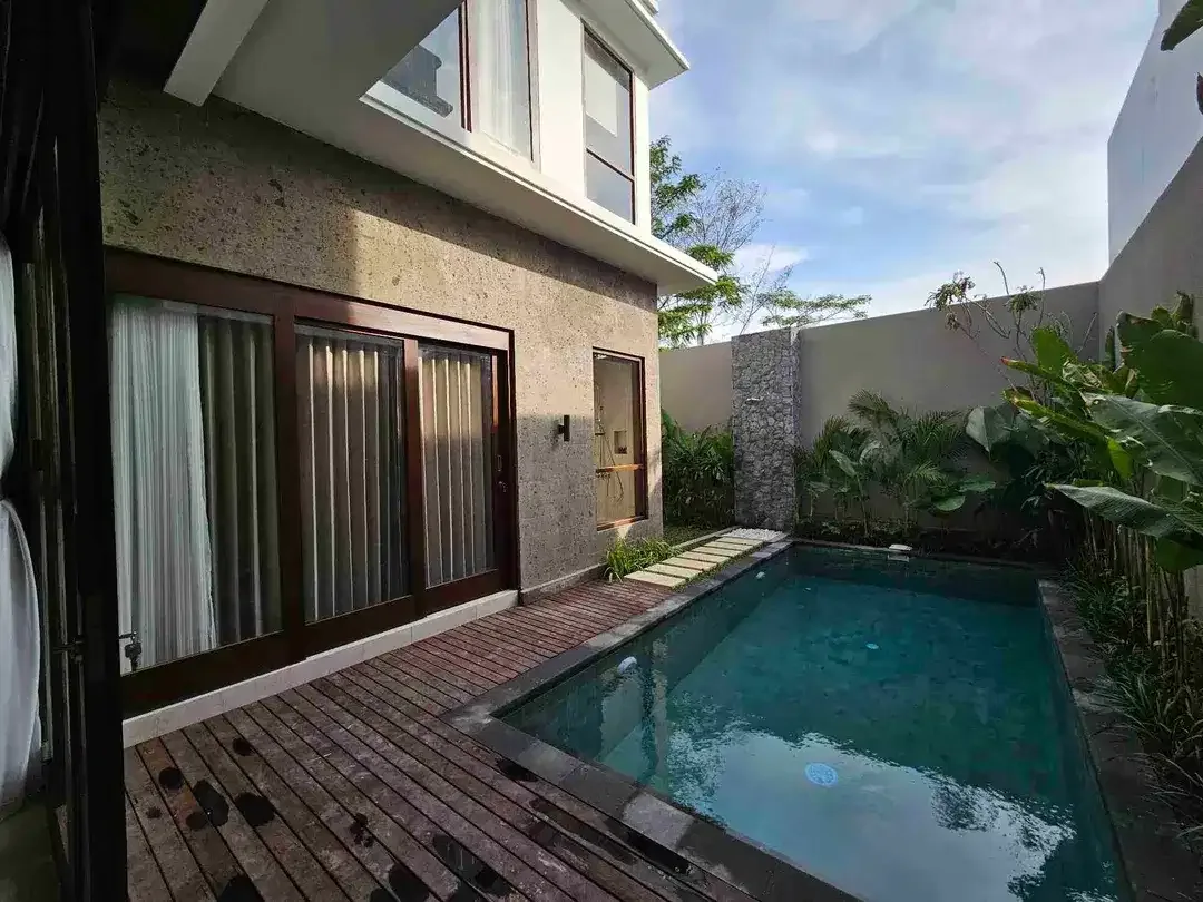 VILLA RESIDENCE SIAP HUNI, FULLY FURNISHED, LOKASI KAWASAN ELIT - Image 7 of 10