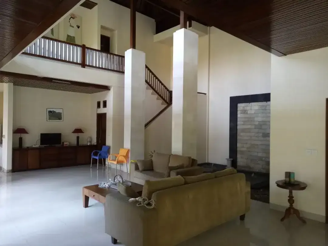 OLD MONEY LUXURY HOUSE IN PUPUTAN RENON - Image 2 of 8