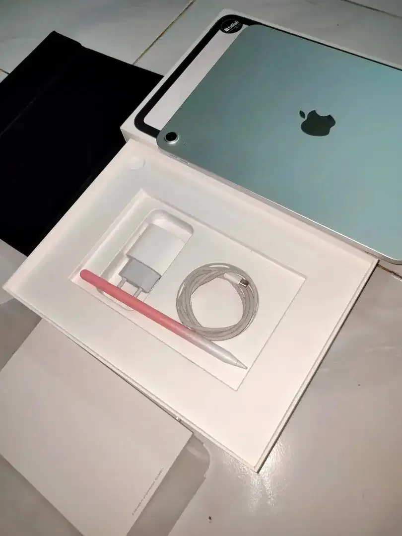 Ipad Gen 11 A16 128gb - Image 1 of 6