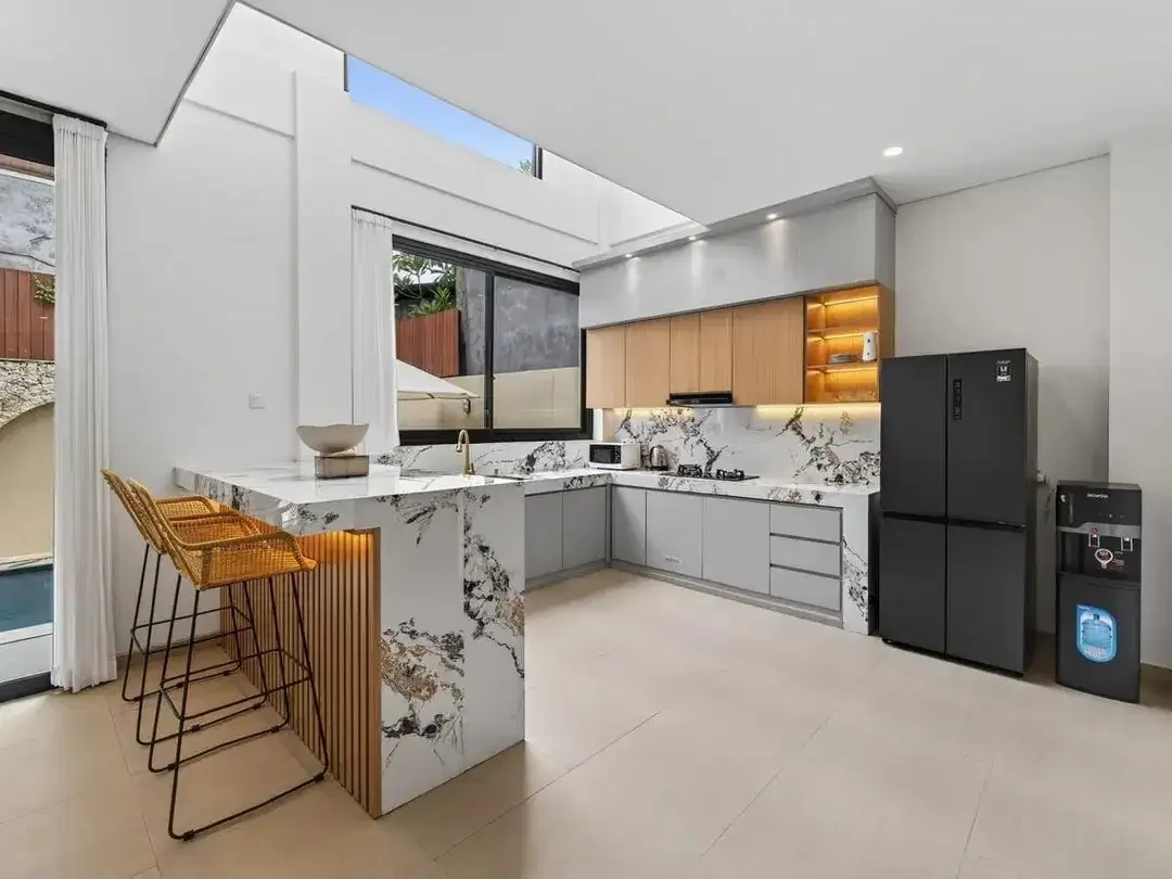 MODERN LUXURY LIVING VILLA IN MUDING KEROBOKAN - Image 2 of 10