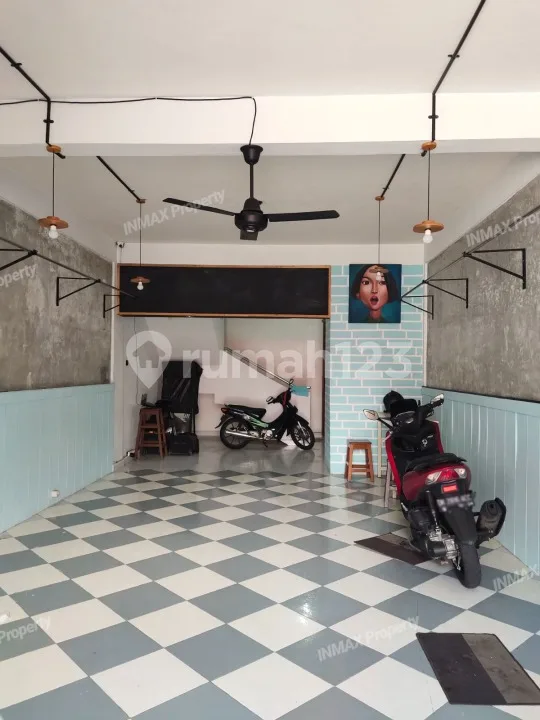RUKO 3 LANTAI ADA RUMAH TINGGAL LEBAR BELAKANG DI JALAN UTAMA PERDAGANGAN DENPASAR BALI - Image 2 of 4