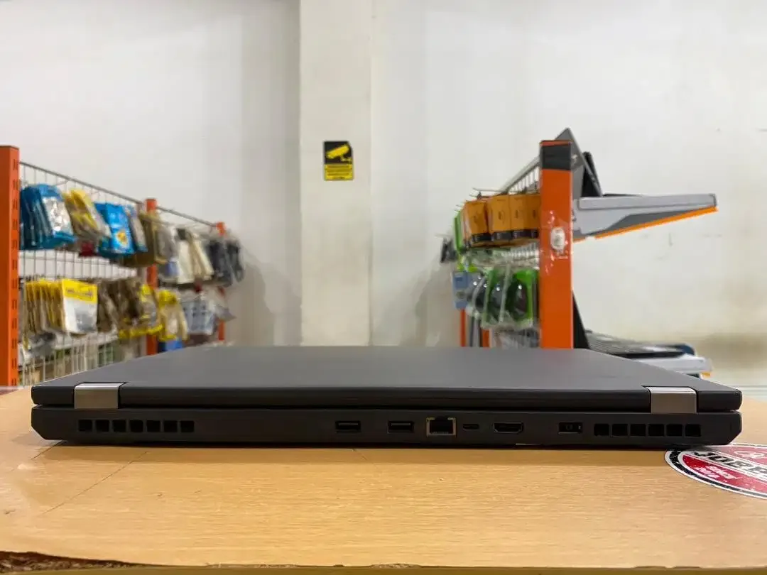 Lenovo ThinkPad P50 Intel Xeon Ram 32GB SSD 512GB Nvidia 4G Mulus - Image 7 of 10