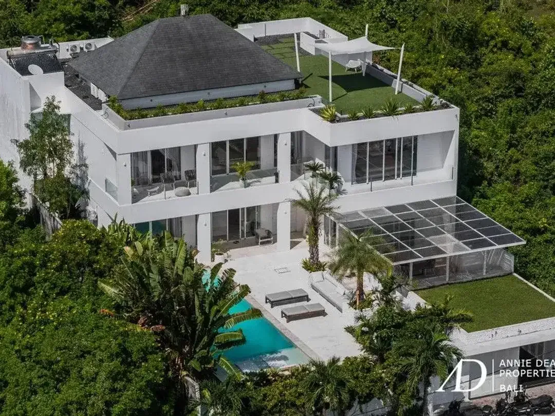FREEHOLD | MODERN ALL-WHITE DESIGN VILLA WITH ROOFTOP & OCEAN VIEWS - JIMBARAN - Image 4 of 10