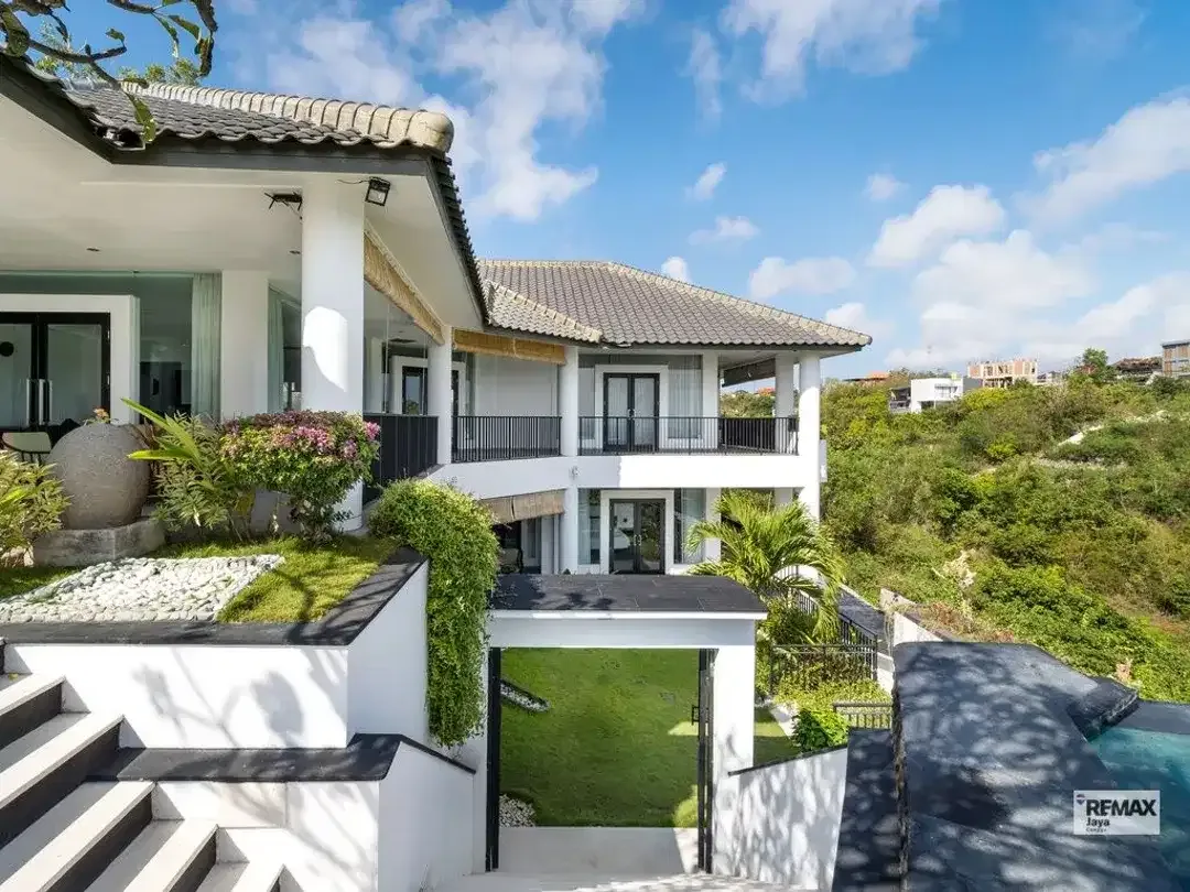 Luxury Tropical Villa For Sale In Kutuh, Badung Area - Image 5 of 10