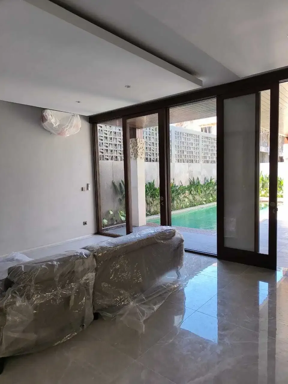 FOR RENT VILLA BARU 4 BR FURNISHED LOKASI DI PANTAI SANUR - Image 2 of 7