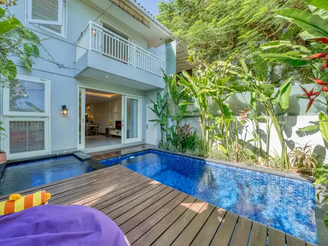 RARE 41 YEAR LEASE until 2067! Modern Industrial 4 Bedrooms Dual-Unit Estate in Prime Sanur - Image 10 of 10