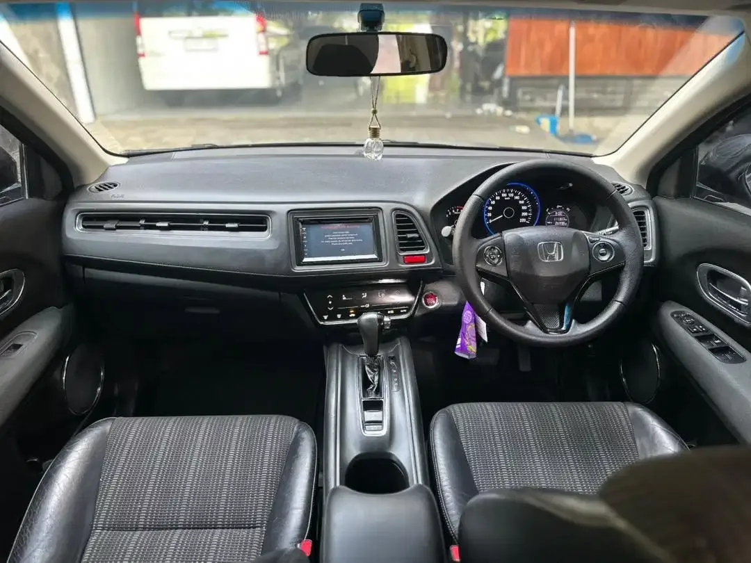 HRV E 2017 MATIC ASLI BALI ISTIMEWA LOW KM - Image 8 of 10
