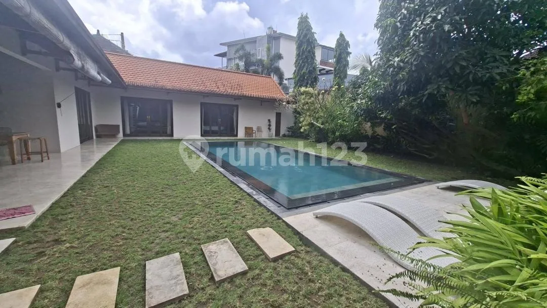 3 br Villa In Berawa To Rent Yearly Big Garden - Image 1 of 4