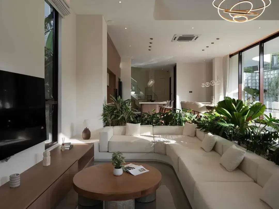 3 BEDROOMS LUXURY - Image 6 of 10