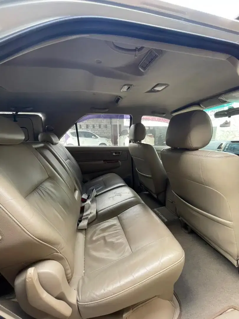 For sale Toyota Fortuner 2009 TRD G type - Image 8 of 9