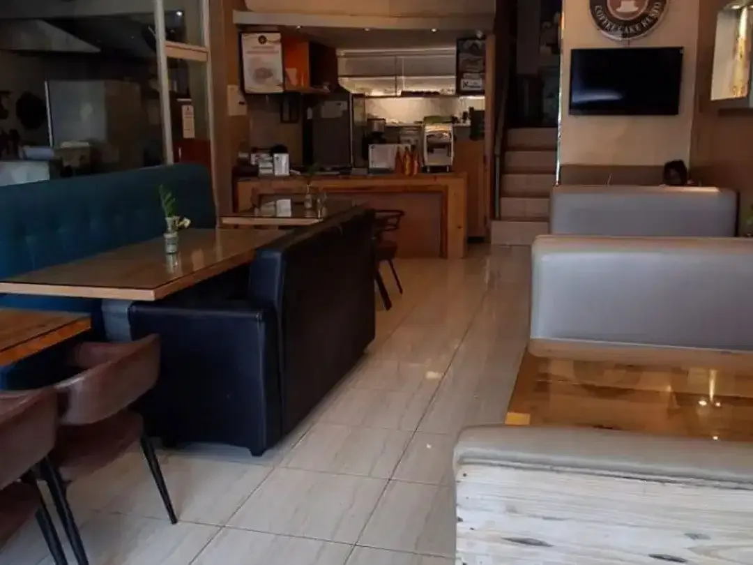Properti Komersial 4 Lantai Cocok untuk Bisnis Dijual, di Renon - Image 2 of 10