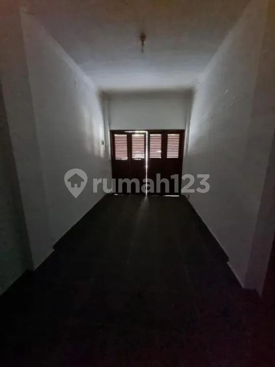 Rumah 2Lt Luas 250M2 di Jl Bisma Legian Kuta - Image 4 of 4