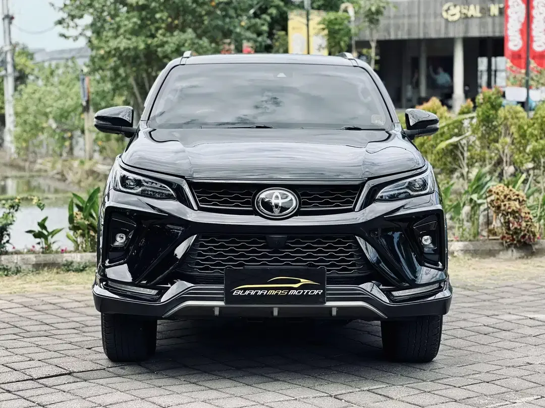 FORTUNER 2.8 GR TSS LEGENDER 2024 HITAM - Image 3 of 10