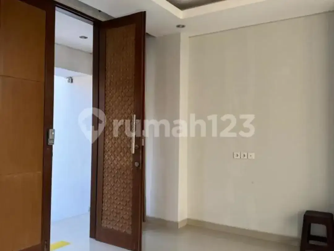 Dijual Villa Mewah Semi Furnished di Nusa Dua Bali - Image 3 of 10