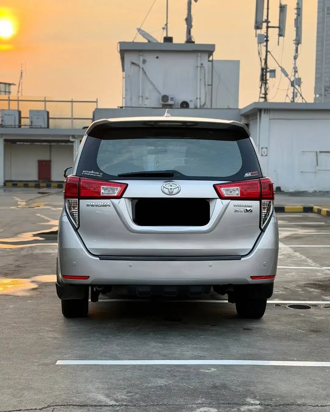 TOYOTA INNOVA V 2.4 DIESEL A/T 2020 - Image 7 of 10