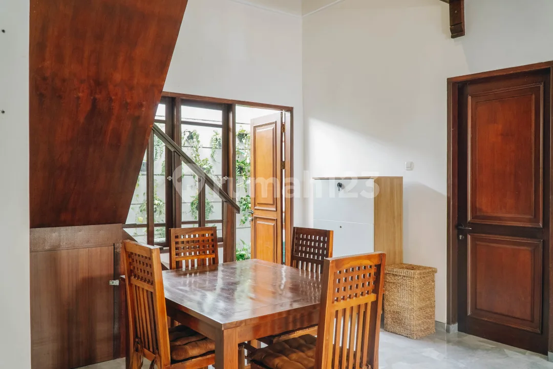 Sewa Rumah Minimalis 2 Lantai di Jl. Raya Semer Kerobokan Kelod | Fully Furnished & Strategis - Image 4 of 4