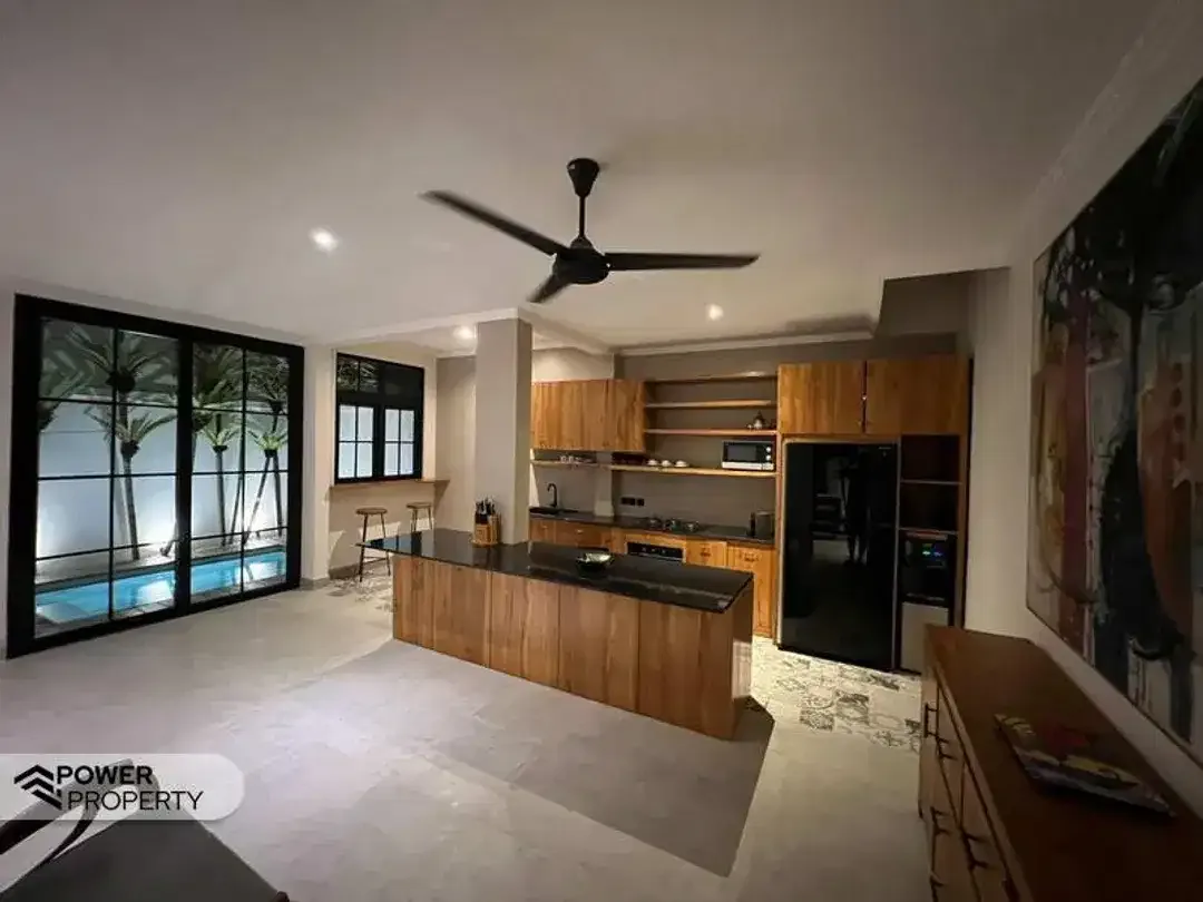 Modern 3-Bedroom Townhouse with Private Jacuzzi Pool in Prime Seminyak Area - Image 6 of 10