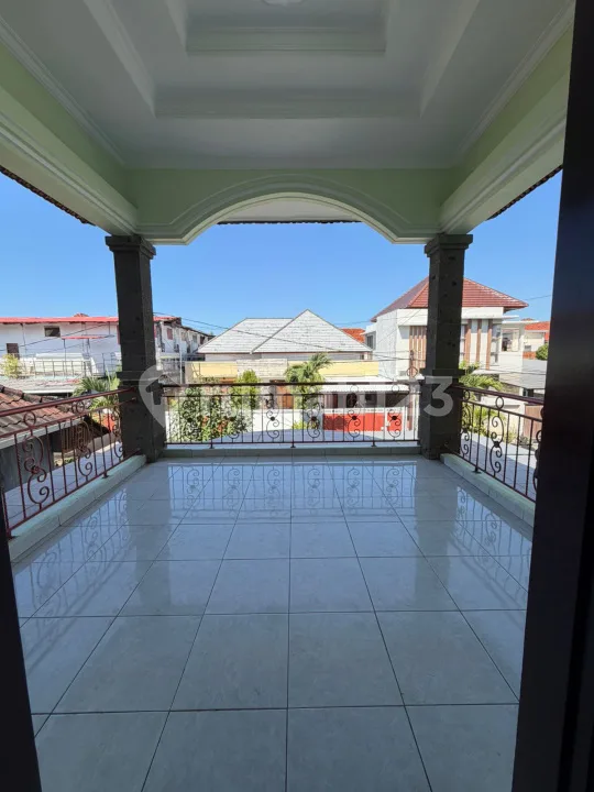 Rumah Besar 2 Lantai di Panjer Siap Huni Parkir 4 Mobil - Image 2 of 4