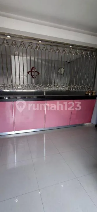 Ruko 3 Lantai Strategis di Pinggir Jalan Besar - Image 2 of 4