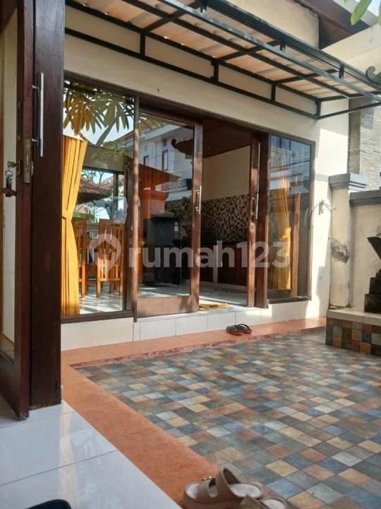 Disewakan Rumah Sewa 2 Lantai Semi Furnished - Kerobokan Badung - Image 2 of 4