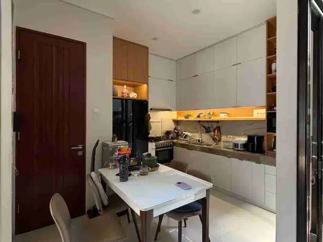 Rumah 2 Lantai di Renon Fully Furnished Parkir Luas - Image 9 of 10